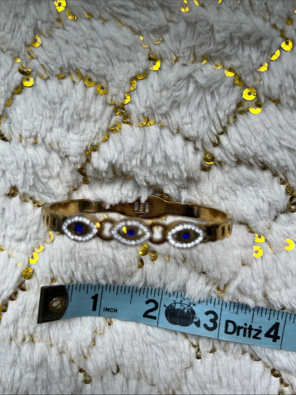 Bracelet with 3 protective eyes, rimmed in blue and shiny gems.